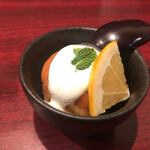 魚酔庭 - プチケーキ生クリーム添え