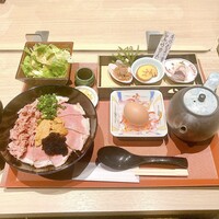 個室和食 肉割烹 吟次郎 品川駅前店 - ローストビーフと黒毛和牛プレミアムひつまぶし