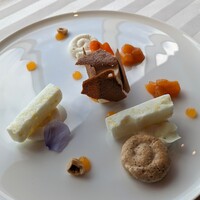 エノテーカ ピンキオーリ 名古屋 - ゆずのセミフレッド　柿のコンポスタ　 ヘーゼルナッツのクロッカンテ　アプリコットのジェル