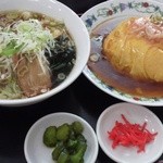 台湾料理 鴻起順 - ラーメン・天津飯セット
