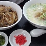 Taiwan Ryourikou Ki Jun - ラーメン・牛飯