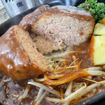 Cafe&kitchen MANABI - ハンバーグの断面