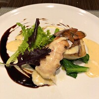 キャトルラパン - 鯛のソテーとオマール海老の低温調理・白ワインソースとバルサミコ
