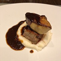 キャトルラパン - 牛フィレとフォアグラのトリュフソース