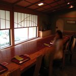 うさぎ屋 - 立派な木製のカウンター