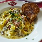 バブルオーバー - 2013.1　フェットチーネ　ベーコンとマッシュルームのクリームソース　\1500