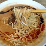 麺屋 愛心 - 海老寿久担々麺　麺リフト