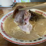 味納喜知 - 薄めのチャーシューはロース肉
良い肉を使ってます