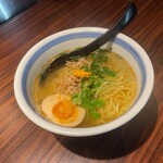 にし山 - あごと昆布出汁のラーメン