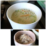 Kuromojiya - ◆雑穀米は量もタップリ。 ◆お味噌汁には根菜などが入り、お味も好み。