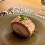 キートス - マスカルポーネクリームのロールケーキキャラメル風味（¥1,100）