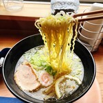 薪Cafe 木都 - 細縮れ麺が塩と合います！