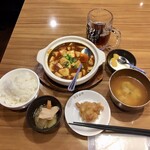 24時間 餃子酒場 - 特製土鍋麻婆豆腐ランチ550円