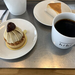 日々のカフェ - HOTコーヒーと、左下はモンブラン、右上はベークドチーズケーキ