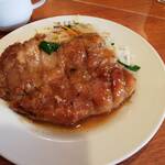 レストラン・サカキ - ポークは大きくて厚い