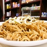 加藤酒店 - 2012.12  大人気のペヤング､こちらもお皿に盛付ける優しい気遣い