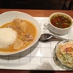 サワデースミヨシ - ランチメニュー。マッサマン800円。辛さゼロ。子供や辛いの苦手な人にオススメ。