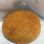 SEVEN ELEVEN - キャーーー！！！セブンイレブン店内揚げカレーパン！¥140くらい。
                      
                      パン粉はかなり細かいタイプ。
                      
                      ではいただきます。
                      
                      
                      いざ！
                      
                      
                      
                      