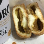 SEVEN ELEVEN - んでもってカレーがまた良い。
                        
                        甘くてフルーティーなんだけど、後から辛い。
                        スパイスも強くないオイラの好みヽ(´o｀
                        
                        コレはアリだ！！！
                        
                        チンカチンカの冷やっこいルービーにあうように作られてる！
                        