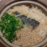 和菜酒房 おりべ - 塩鯖と生姜の土鍋ごはん 1200円