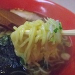 らーめん と金 - 麺はコシのある細麺