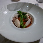 レストランひらまつ - 博多地鶏のクネルと冬野菜のポトフ仕立てセップ茸のコンソメと共に
      