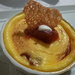 レストランひらまつ - 中にはりんごのコンポートがたっぷりです・・・お酒で煮てあるので大人味！