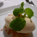 レストランひらまつ - 口どけの良いアイス～美味しい（笑）