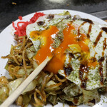 峰 - 半熟の目玉焼きを割り。