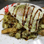 峰 - 焼きそばデラックス650円。