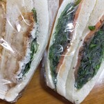 手作りサンドイッチ ひまわり - サーモンクリームチーズ（右）と海老グラタン（左）