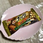 ユーラクチョコレートショップ - 4種のナッツのサンダー ¥40