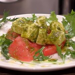 トリワイン ＰＩＫＯＳＨＨＨＵ - バジルソースでカプレーゼ