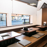 Yakiniku Horumon Yashichi - 広々とした座敷でお食事をお楽しみ下さい！