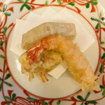 山玄茶 - 活車海老、海老の頭、えび芋の天ぷら