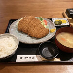 かま屋 - ちょっと大きいロースカツ定食