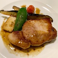 オーベルジュ オーパヴィラージュ - 【夕食】
                千葉県産 SPFポークのロースト
                旬野菜のおまかせ調理 ジュ・ド・ポー