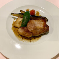 オーベルジュ オーパヴィラージュ - 【夕食】
                千葉県産 SPFポークのロースト
                旬野菜のおまかせ調理 ジュ・ド・ポー