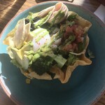 MUCHO MODERN MEXICANO - 自家製チキンハムと旬野菜のトスターダスサラダ