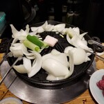 だるま - 先ずは有無を言わさず野菜が投入される。