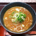 蕎麦居酒屋えびす庵 - カレー蕎麦（￥880）。トロトロに煮込まれた玉ねぎがたっぷり入っており、このスープは旨い！