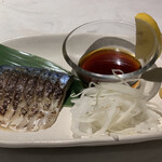 居酒屋 土間土間 - 炙り〆鯖ハーフ(税込539円)