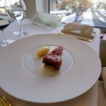 メゾン フジヤ ハコダテ - お姉様のデザートを撮らせていただきました♪アップルパイ？