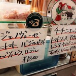 ラ ピッツァ ナポレターナ レガロ - 通常のメニューブックの他にも、キッチン前には数量限定の手書きメニューも♪売り切れ次第終了なので一期一会？