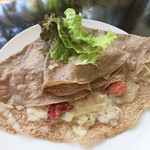 ガレット：ブルトン（特製ソーセージ、オニオンのシードル煮、ジャガイモのグラタン、グリエールチーズ）