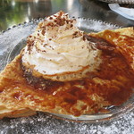 クレープ：塩バターキャラメル　シャンティクリーム添え