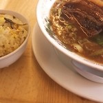 Kasaburanka - 醤油ラーメンセットだとミニチャーハンもつきます。（ランチ580円）