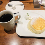 むさしの森珈琲 - 温かいパンケーキとブレンドコーヒー