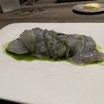 レヴォ - 水蛸を透けるほど薄く切り、燻製に。吸盤とそうめん南瓜、梅、大葉オイルで