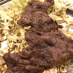 焼肉 北京 - ジューシーさが伝わり難いが、大変ジューシー。